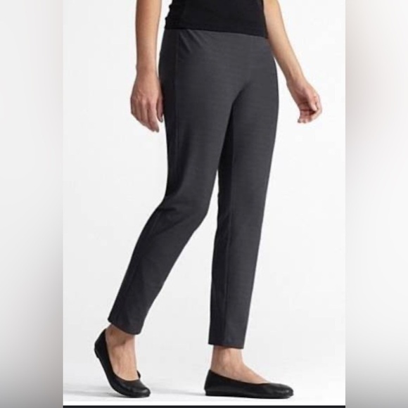 Eileen Fisher Pants - Eileen Fisher Stretch Crepe Ankle Pants
Size Medium